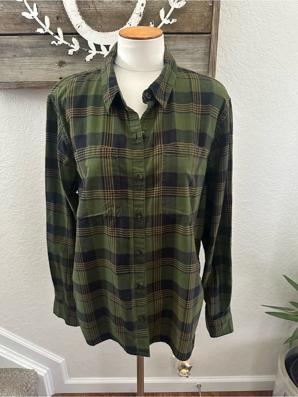 Patagonia Green Plaid Women's Long-Sleeved Catbells Shirt size L
